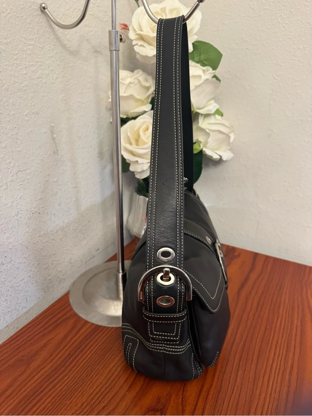 Vintage Coach Black Leather  Bag with Contrast Stitching and Buckle